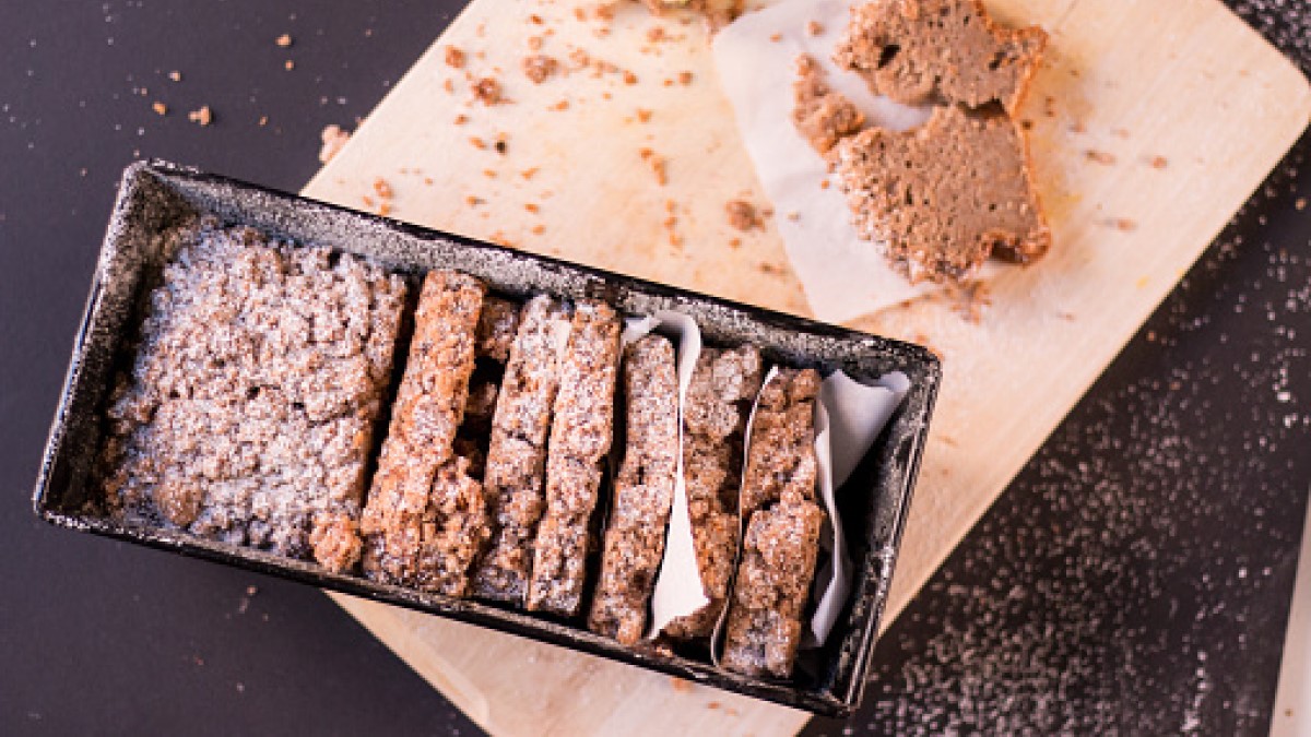 Streusel Banana Bread Photo credit: istockphoto